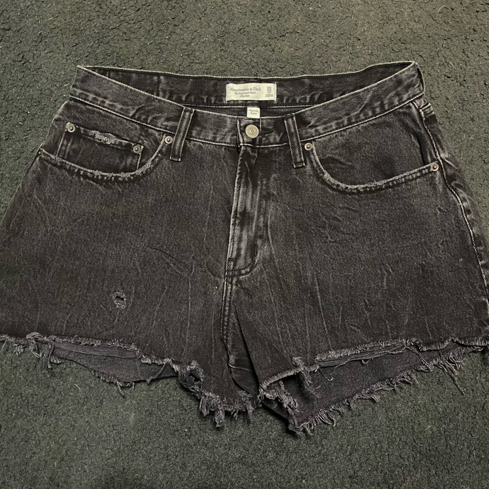 Abercrombie Mid Rise Boyfriend Short